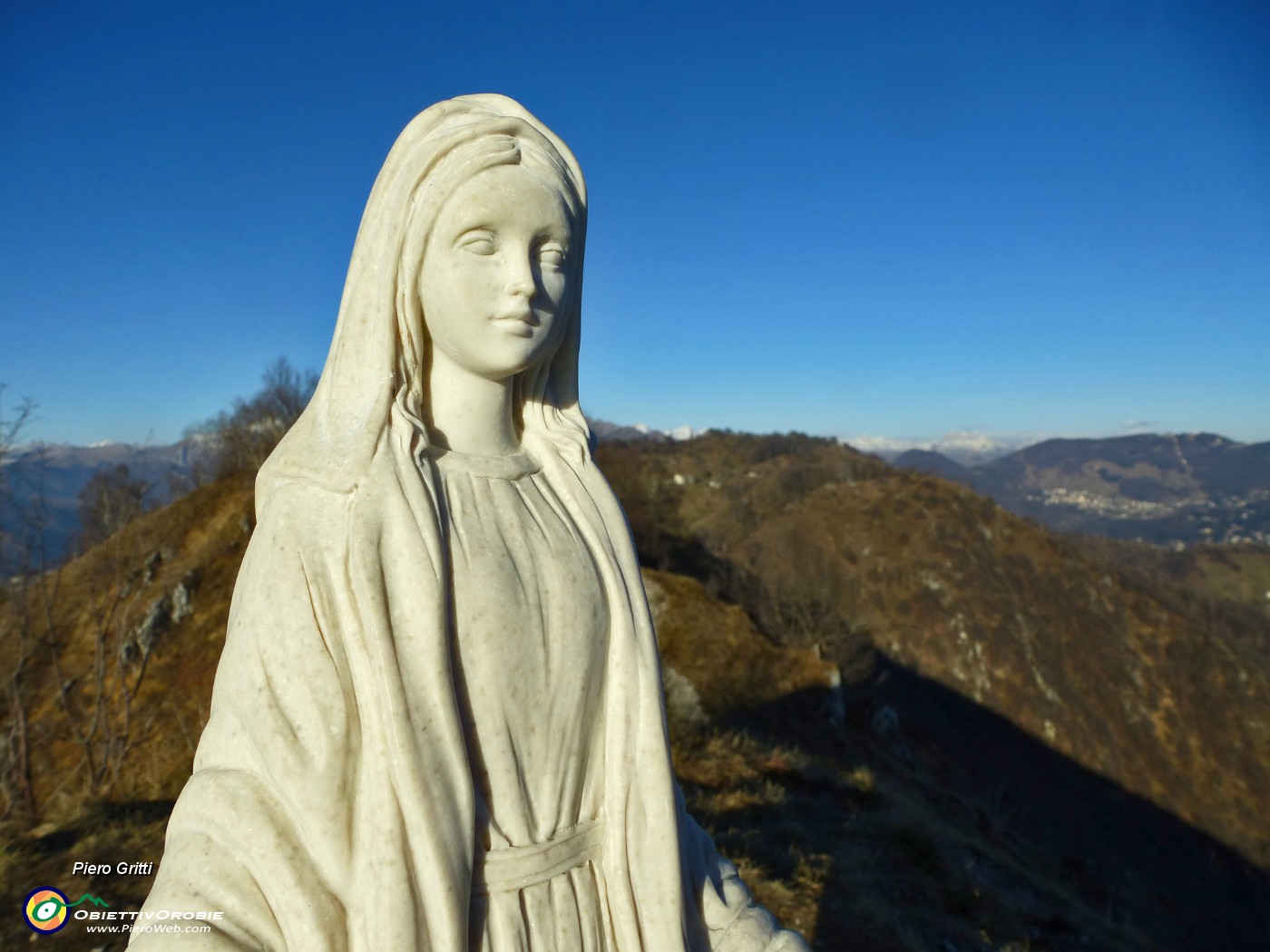 50 Madonnina del Costone (1195 m) del CAI Alzano 2015.JPG